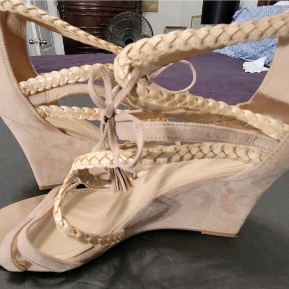 BCBGENERATION WEDGE STYLE OPEN TOE SANDAL - Picture 14 of 15